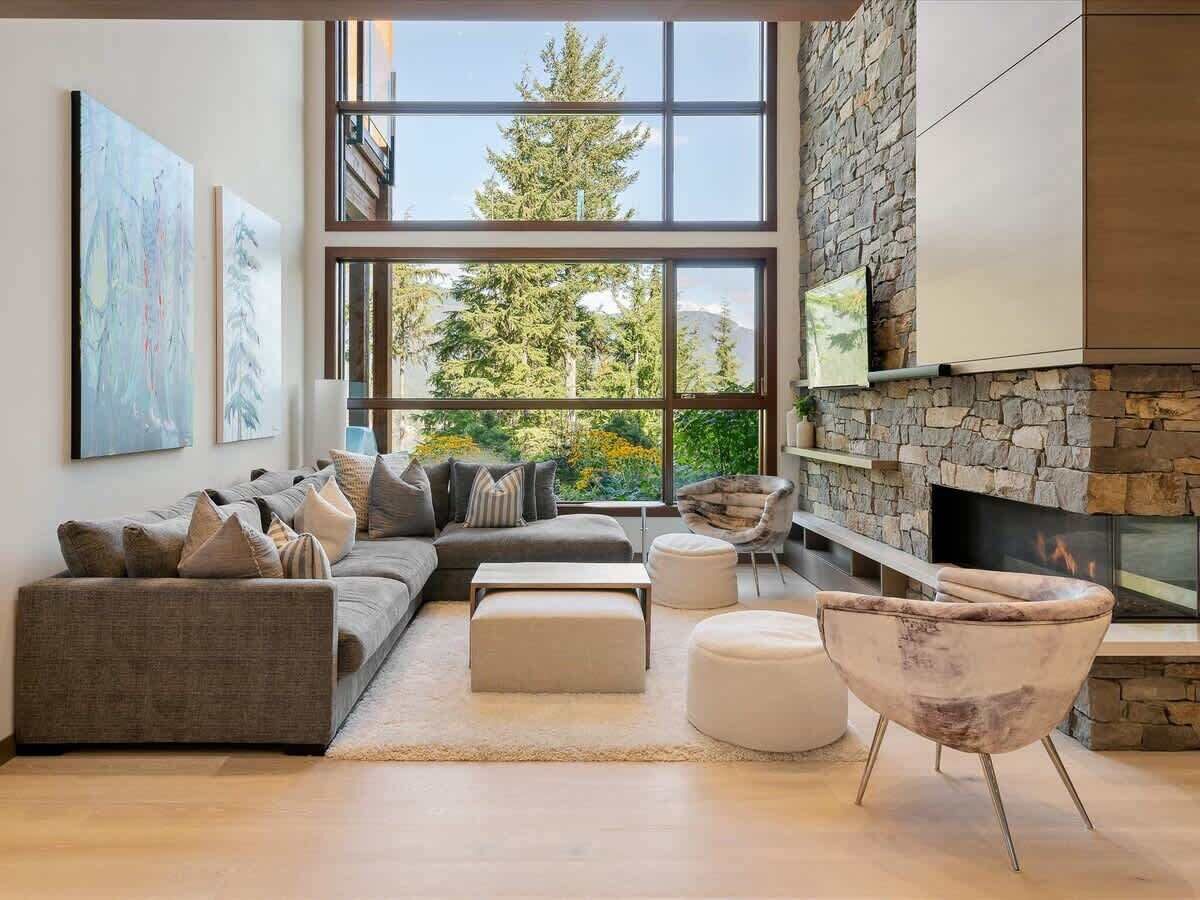 Fernseher, Kamin, Arbeitsbereiche