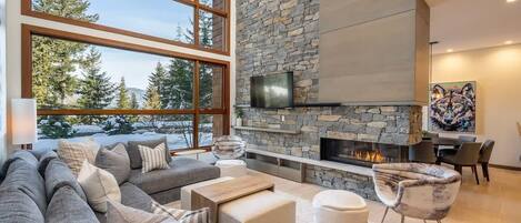 Fernseher, Kamin, Arbeitsbereiche