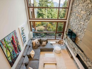 Fernseher, Kamin, Arbeitsbereiche