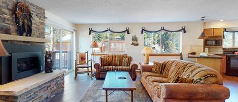 Télévision, cheminée, lecteur de DVD, vidéothèque