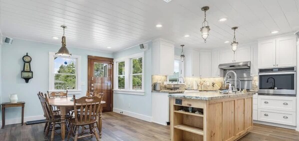 ثلاجة، ميكروويف، فرن، موقد طهي مسطح