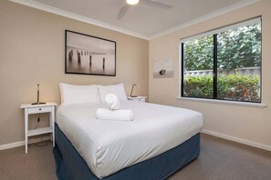3 bedrooms, iron/ironing board, WiFi, bed sheets