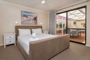 3 habitaciones, tabla de planchar con plancha, wifi y ropa de cama
