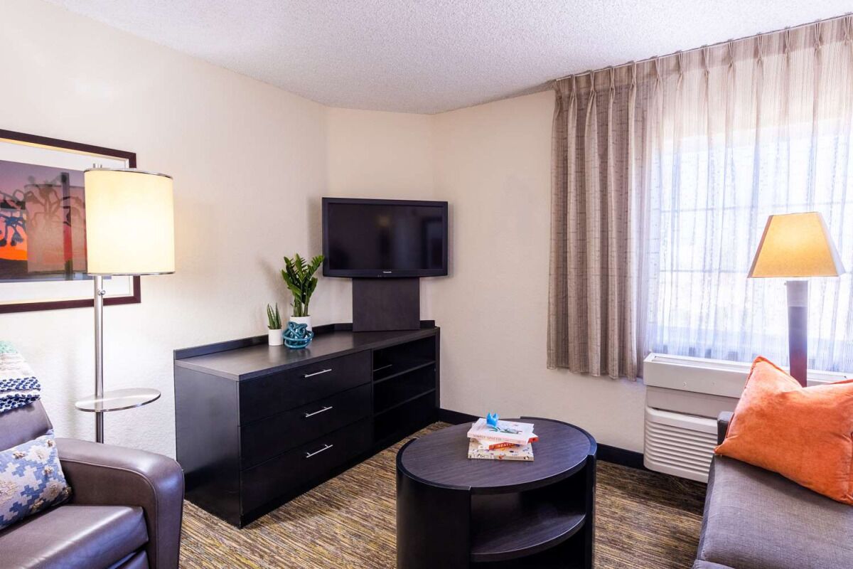 Indulge in Home-Like Comfort! Spacious 1BR w/ Full Kitchen, Pets are Welcome!