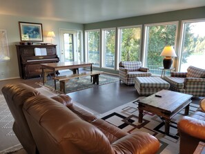 Main Level (4 bedrooms with 2 full baths) | Living area