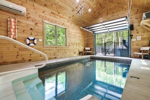 Piscina coperta, una piscina riscaldata