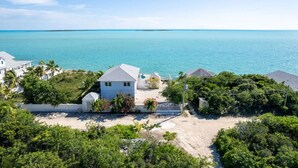 A coastal property with a house, a swimming pool, and a beach. - Ocean Front Property With Pool. - George Town (Exuma)