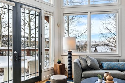Ski-in/ski-out with private hot tub! Sleeps 12