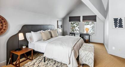 Ski-in/ski-out with private hot tub! Sleeps 12