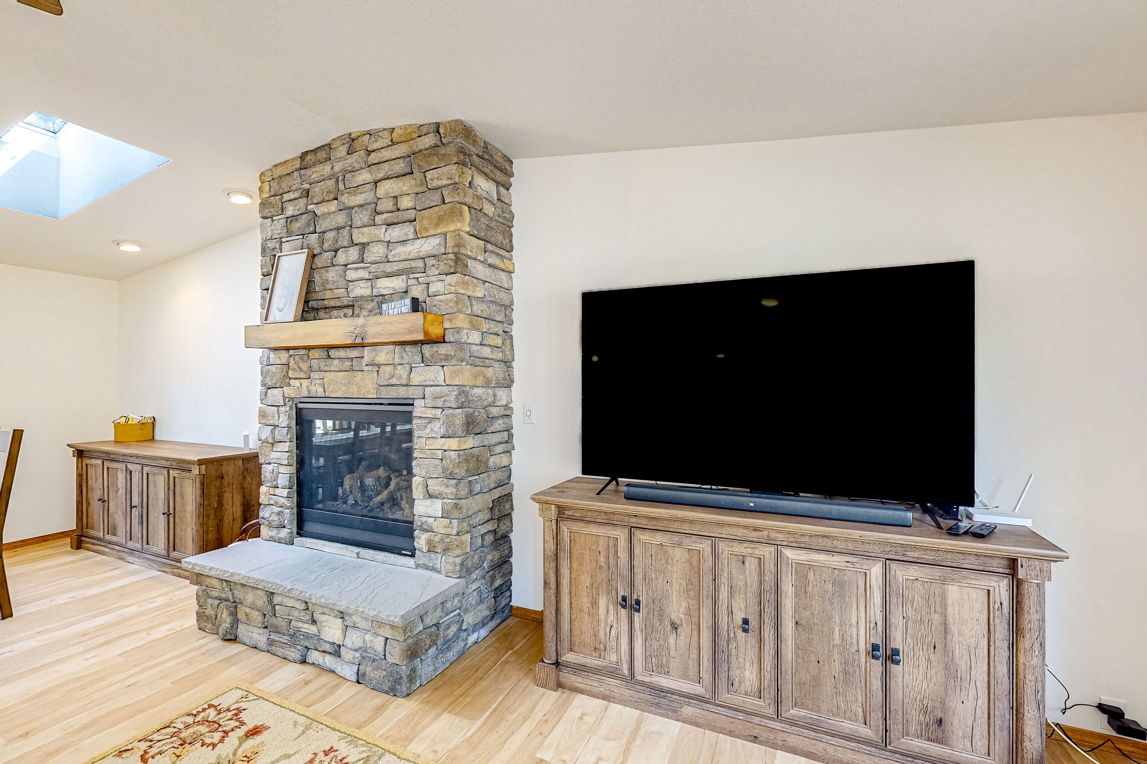 Charming, single-level retreat with a gas fireplace, AC, washer/dryer, & SHARC