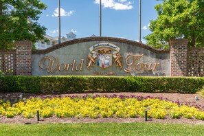 Exterior detail - Golf Course Condo with Resort Style Pool, 5 Miles from Beach, Fully updated (Myrtle Beach)