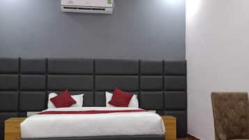 3 bedrooms, WiFi, bed sheets