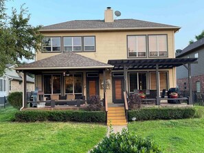 Exterior - Luxurious, Tranquil, 4BR Lakefront Villa (Mabank)