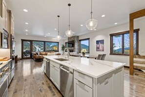 Fridge, microwave, oven, stovetop - Big Mountain Haus, ski in/out.7BD 5.5BA, Hot Tub & Dry Sauna! Sleeps 22! (Whitefish)