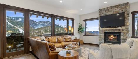 Smart TV, chimenea, videojuegos, reproductor de DVD