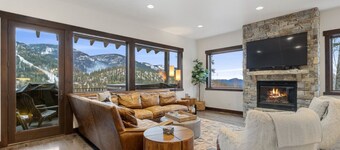 Big Mountain Haus, ski in/out.7BD 5.5BA, Hot Tub & Dry Sauna! Sleeps 22!