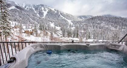 Big Mountain Haus, ski in/out.7BD 5.5BA, Hot Tub & Dry Sauna! Sleeps 22!