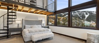 Big Mountain Haus, ski in/out.7BD 5.5BA, Hot Tub & Dry Sauna! Sleeps 22!