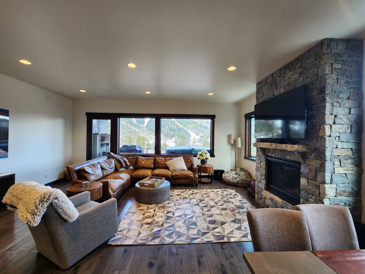 Smart TV, fireplace, video games, DVD player