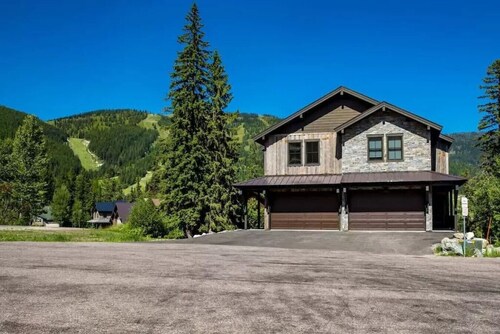 Ultimate Whitefish Mountain Home, Sleeps 44, 17BD 12BA, Incredible Space!