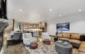 Unclassified image, 2 of 82, button