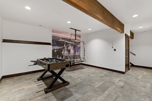 Unclassified image, 5 of 82, button