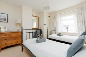 3 slaapkamers, een strijkplank/strijkijzer, reisbedje, wifi