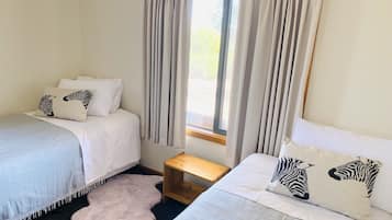 2 bedrooms, bed sheets