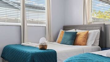 3 slaapkamers, een strijkplank/strijkijzer, reisbedje, wifi