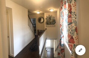 Comfort-Studiosuite, 1 Queen-Bett, Nichtraucher, Gartenblick | Individuell dekoriert, individuell eingerichtet, Verdunkelungsvorhänge
