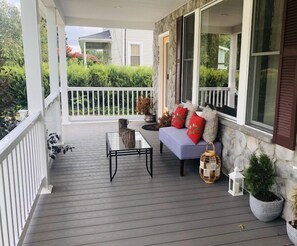 Studio suite, beach themed, Queen size bed, full kitchen private entrance, garden view | Terrace/patio - Naomi Bed & Breakfast (Parkville)