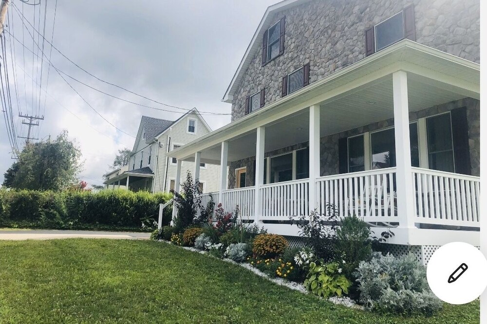 Naomi Bed & Breakfast