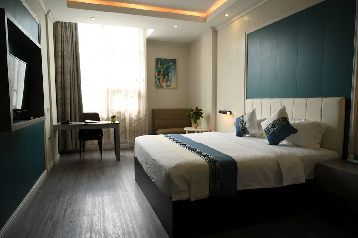 1 bedroom, in-room safe, individually furnished, desk