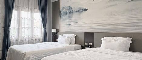 Executive Twin Room | 1 bedroom, in-room safe, individually furnished, desk