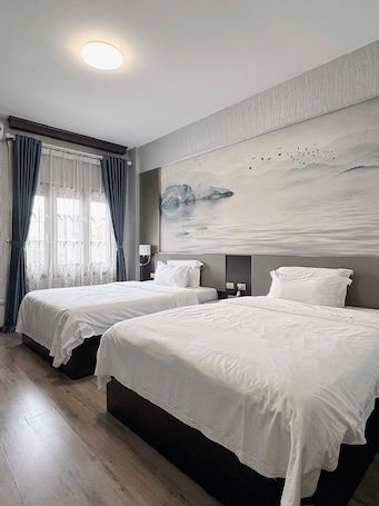 Executive Twin Room | In-room safe, individually furnished, desk, soundproofing