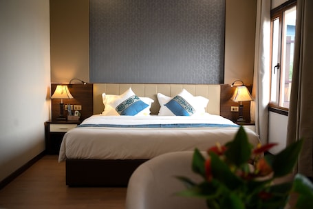 Deluxe Room | 1 bedroom, in-room safe, individually furnished, desk