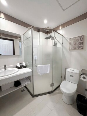 Hair dryer, bathrobes, slippers, towels - Dong Do Minh Nguyet (Bac Ninh)