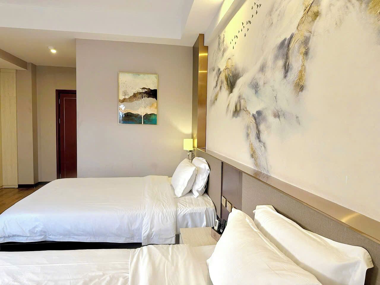 Executive Twin Room | In-room safe, individually furnished, desk, soundproofing