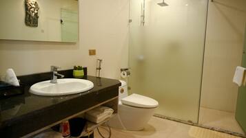 Deluxe Room | Bathroom | Hair dryer, bathrobes, slippers, towels