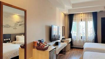 Executive Twin Room | In-room safe, individually furnished, desk, soundproofing