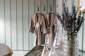 Edredón, decoración personalizada, muebles diferentes y insonorización 