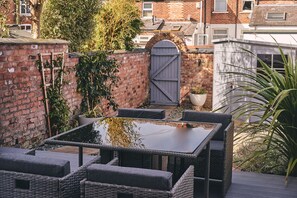 屋外ダイニングエリア