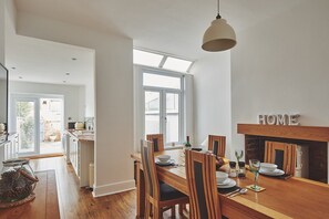 Dining - Hollie Cottage - Luxury Cottages (Lytham Saint Annes)