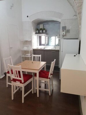 Dining - Holiday Home 'L'orecchietta Studio' with Wi-Fi and Air Conditioning (Ruvo di Puglia)