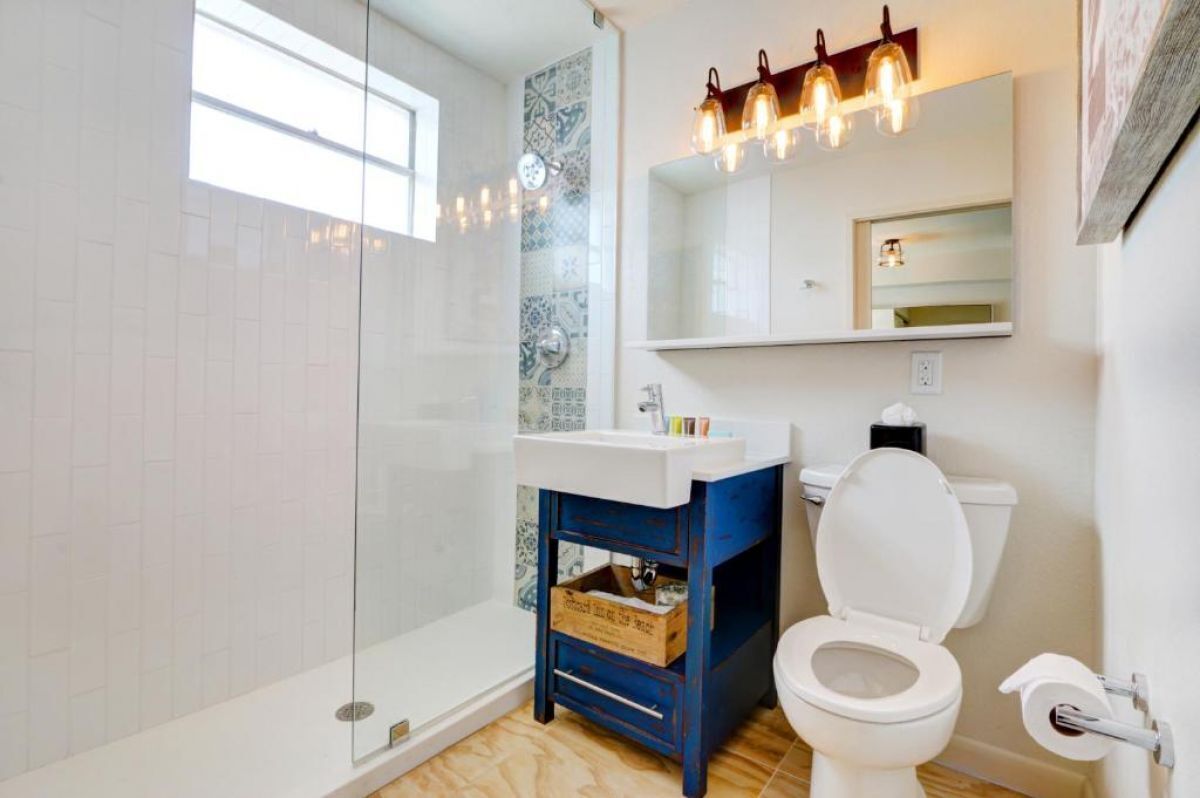 Close to Sunset Beach! Gorgeous Poolside Room w/ Outside Seating Area