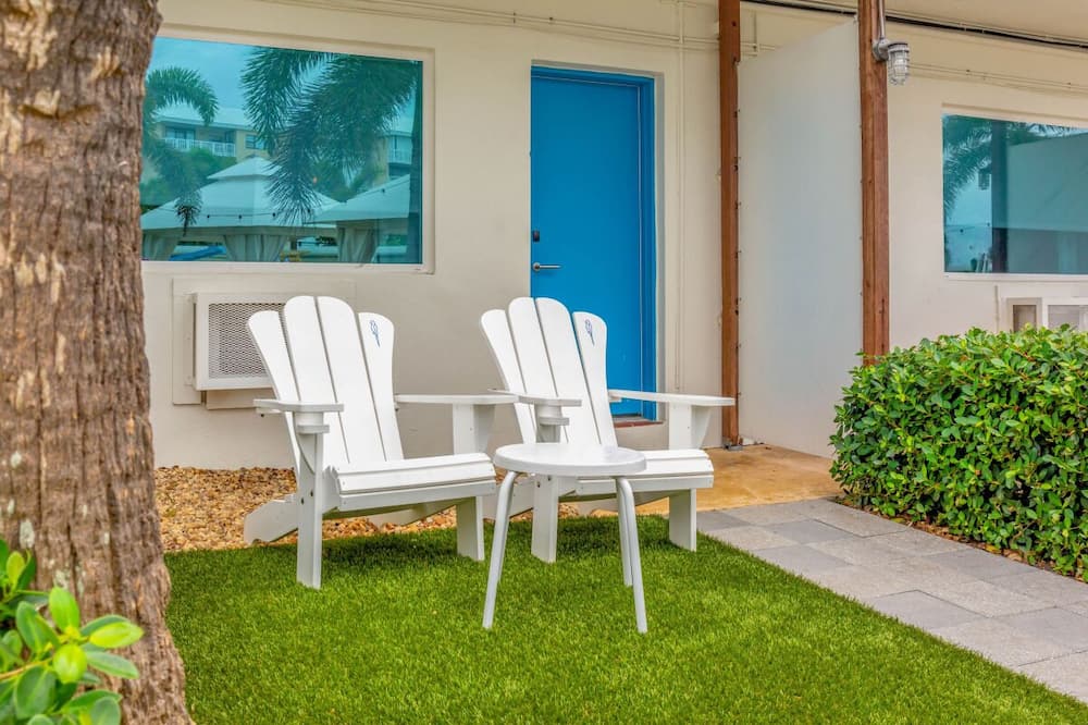 Sun, Sand, and Sea: Your Home Away from Home in St. Pete Beach! 2 Outdoor Pools