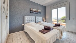 6 bedrooms, free WiFi, bed sheets