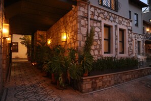 Property entrance - Warm Studio Flat with Patio LOTUS (Antalya)