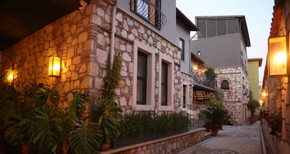 Warm Studio Flat with Patio LOTUS