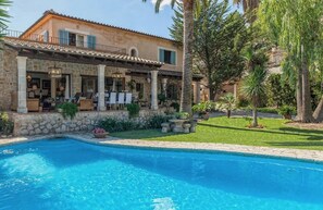 A two-story house with a swimming pool, stone columns, and a covered patio area. - Villa 'Font' with Mountain View, Wi-Fi and Air Conditioning (Mancor de la Vall)